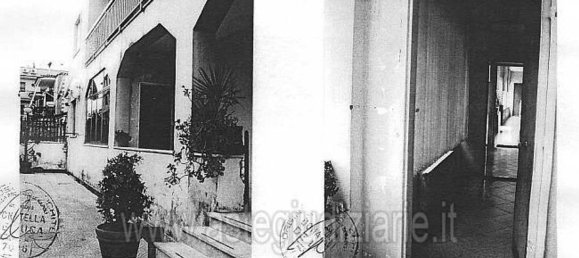 6 rooms Apartment in Naples, Italy No. 12343 2