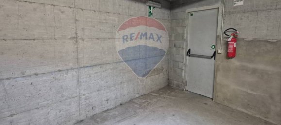  مرآب في Venaria Reale, Italy 15متر مربع رقم 315095 7