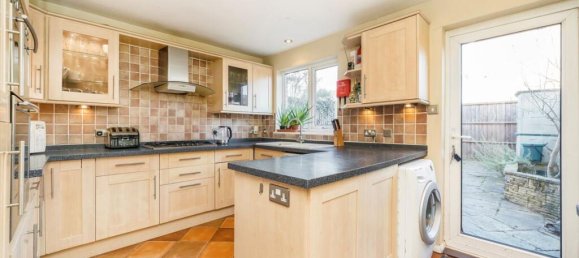 4 bedrooms House in Ealing, United Kingdom No. 5759 9