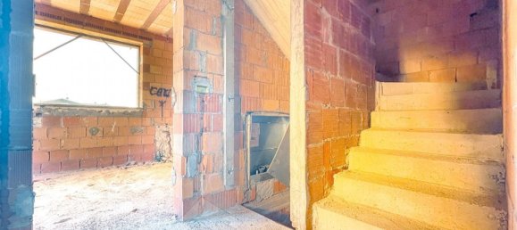 4 Schlafzimmer Haus in Cavaglio d'Agogna, Italy, Nr. 377459 10