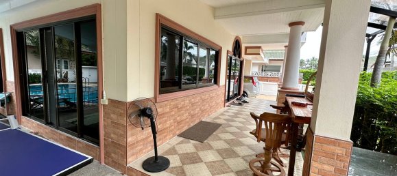 4 bedrooms Villa in Pattaya, Thailand No. 11200 9