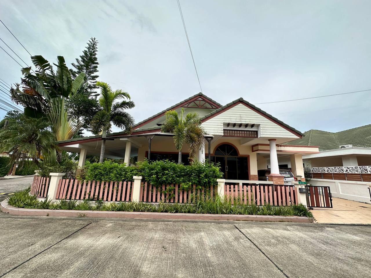 4 bedrooms Villa in Pattaya, Thailand No. 11200