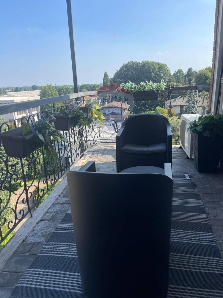 4 bedrooms Apartment in Gallarate, Italy No. 397693