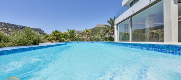 6 bedrooms Villa in Calpe, Spain No. 5320 2