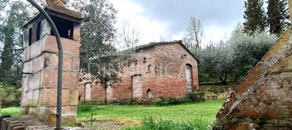 Casa de 9 habitaciónes en Montaione, Italy No. 44313 11
