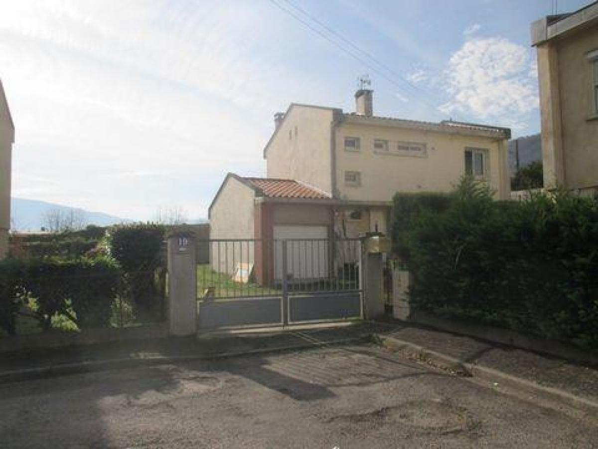 Casa de 3 dormitorios en Foix, France No. 24202