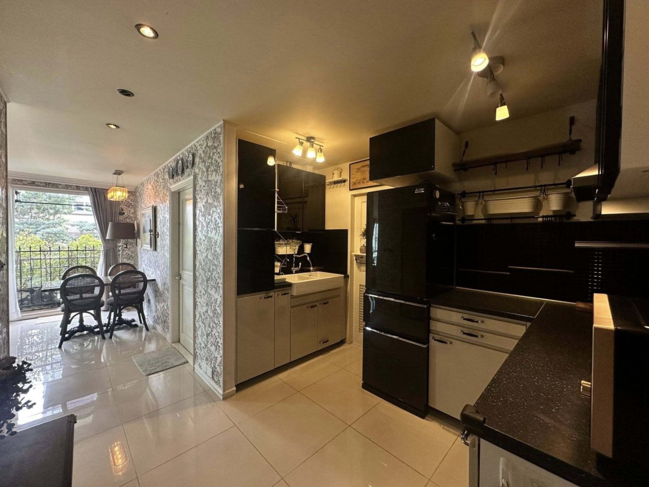 2 bedrooms Condo in Khlong Toei, Thailand No. 68003