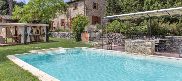 4 bedrooms House in Cetona, Italy No. 178544 2