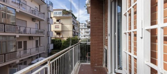 4 bedrooms Apartment in Rome, Italy No. 323548 45