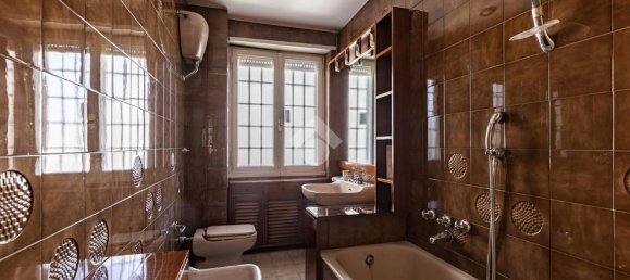 4 bedrooms Apartment in Rome, Italy No. 323548 22