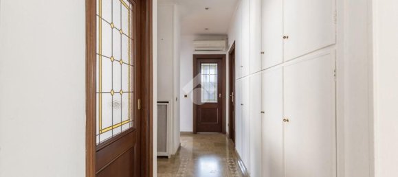 4 bedrooms Apartment in Rome, Italy No. 323548 23