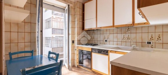 4 bedrooms Apartment in Rome, Italy No. 323548 15