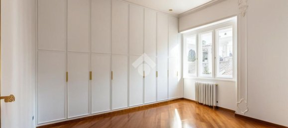 4 bedrooms Apartment in Rome, Italy No. 323548 25