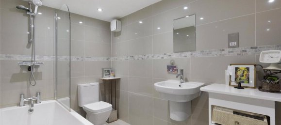2 bedrooms Apartment in London, United Kingdom No. 3583 5