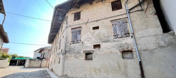 3 bedrooms House in Udine, Italy No. 71769 9