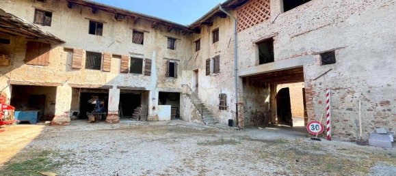 3 bedrooms House in Udine, Italy No. 71769 25