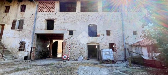 3 bedrooms House in Udine, Italy No. 71769 24