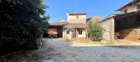 3 bedrooms House in Udine, Italy No. 71769 15