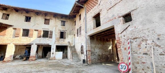 3 bedrooms House in Udine, Italy No. 71769 18