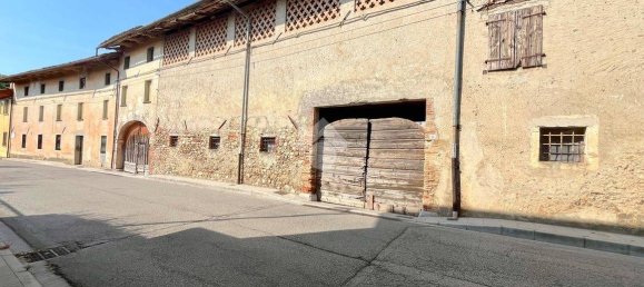 3 bedrooms House in Udine, Italy No. 71769 10