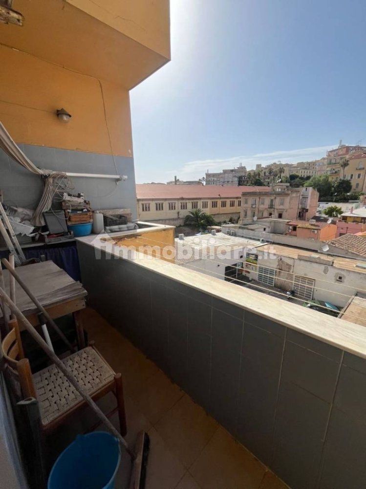 Apartamento de 4 dormitorios en Cagliari, Italy No. 311189