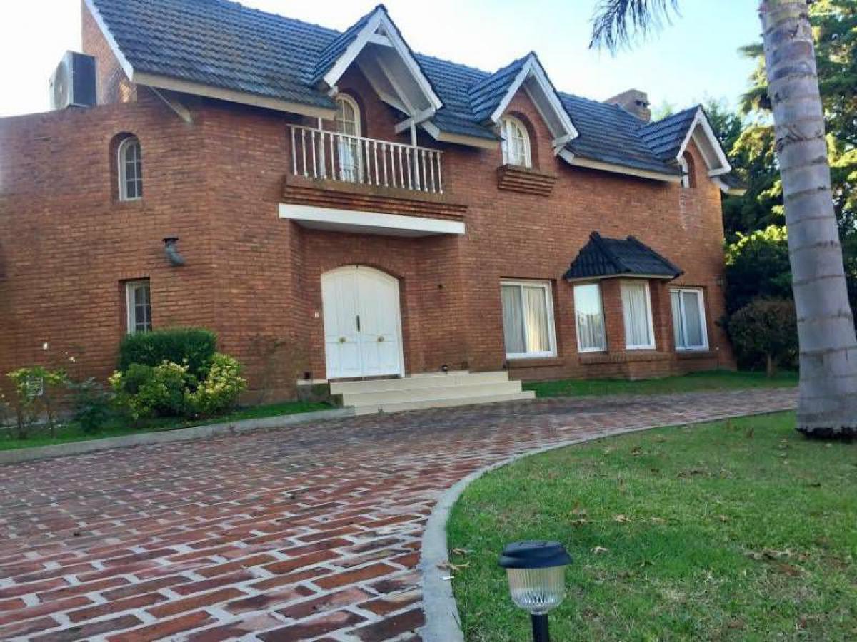 6 bedrooms House in Moreno, Argentina No. 84517