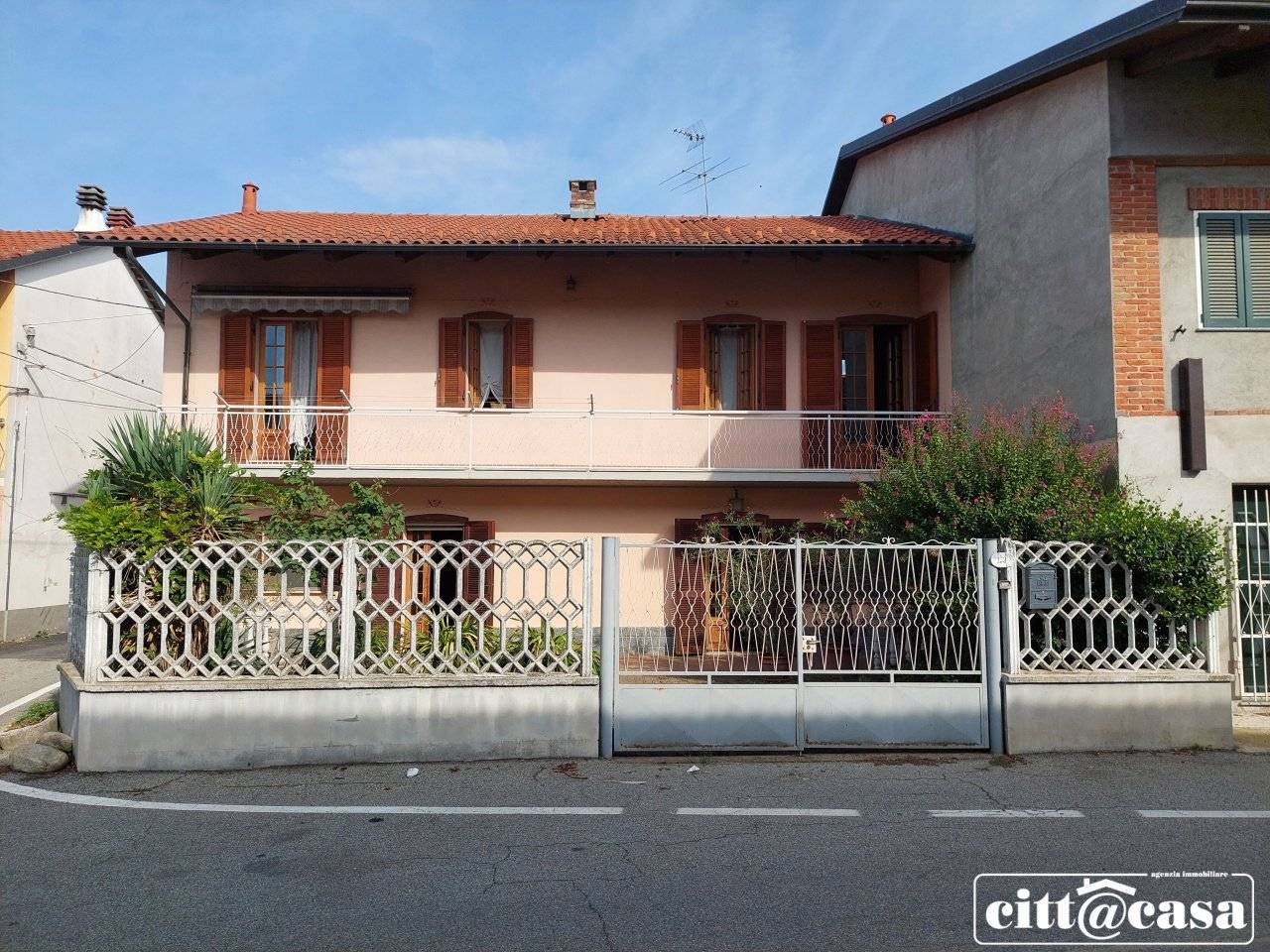 4 bedrooms Villa in Chivasso, Italy No. 367896