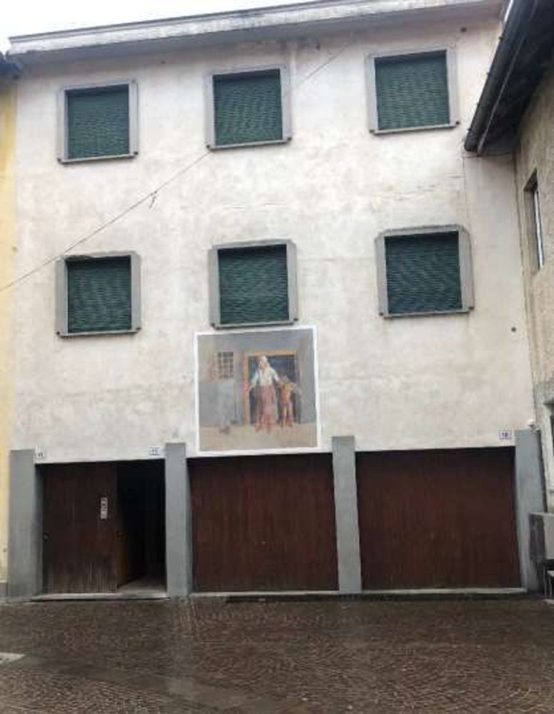 3 rooms Apartment in Marchirolo, Italy No. 181339