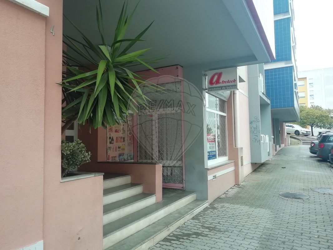 45m² Commercial property in Almada, Portugal No. 53287