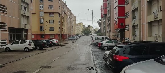 45m² Commercial property in Almada, Portugal No. 53287 3