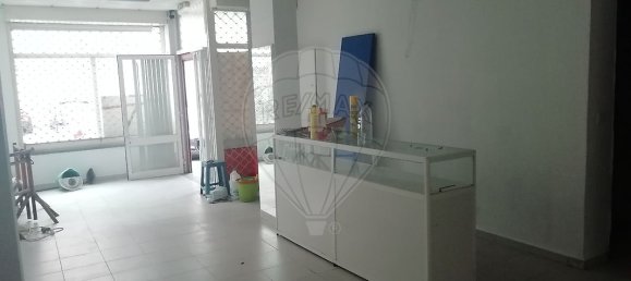 45m² Commercial property in Almada, Portugal No. 53287 7