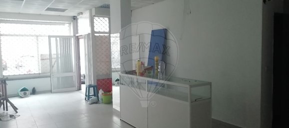 45m² Commercial property in Almada, Portugal No. 53287 4