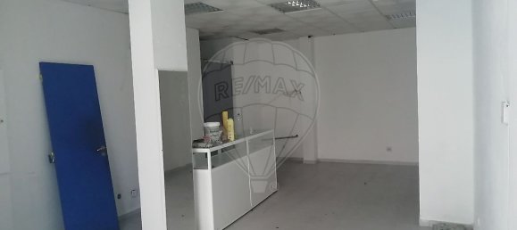 45m² Commercial property in Almada, Portugal No. 53287 6