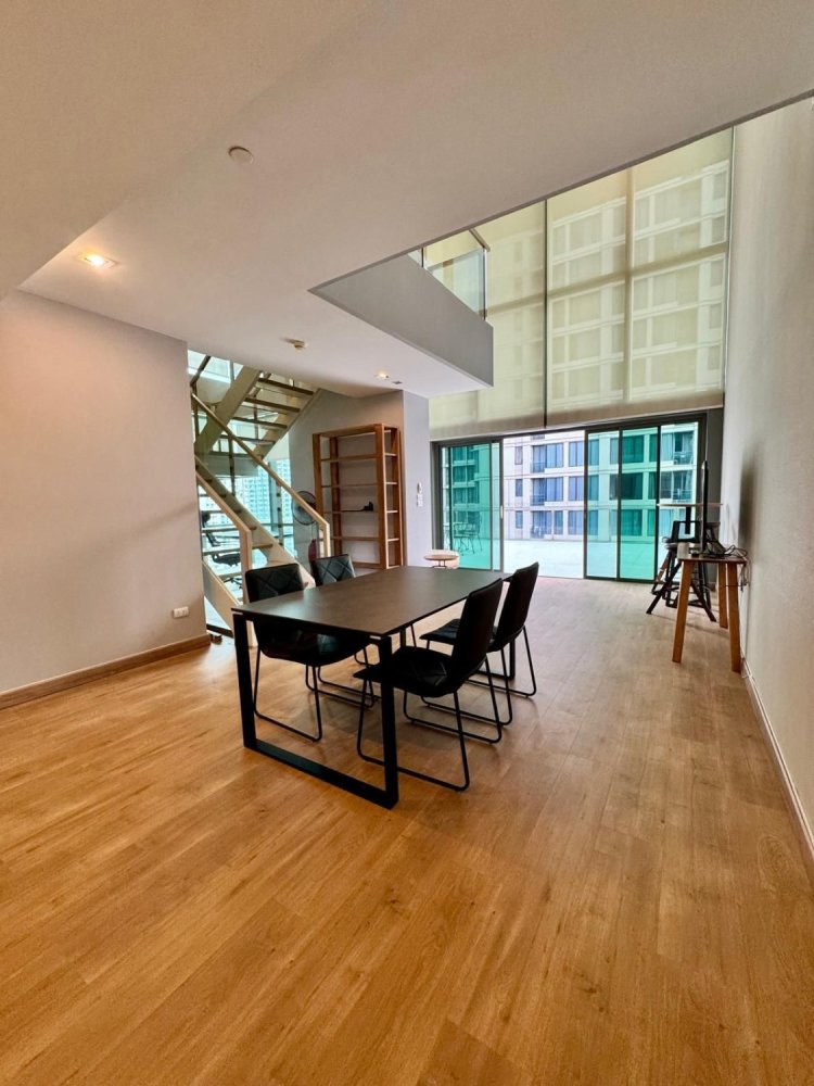 Кондоминиум  с 2 спальнями в Ваттхана, Таиланд № 67838