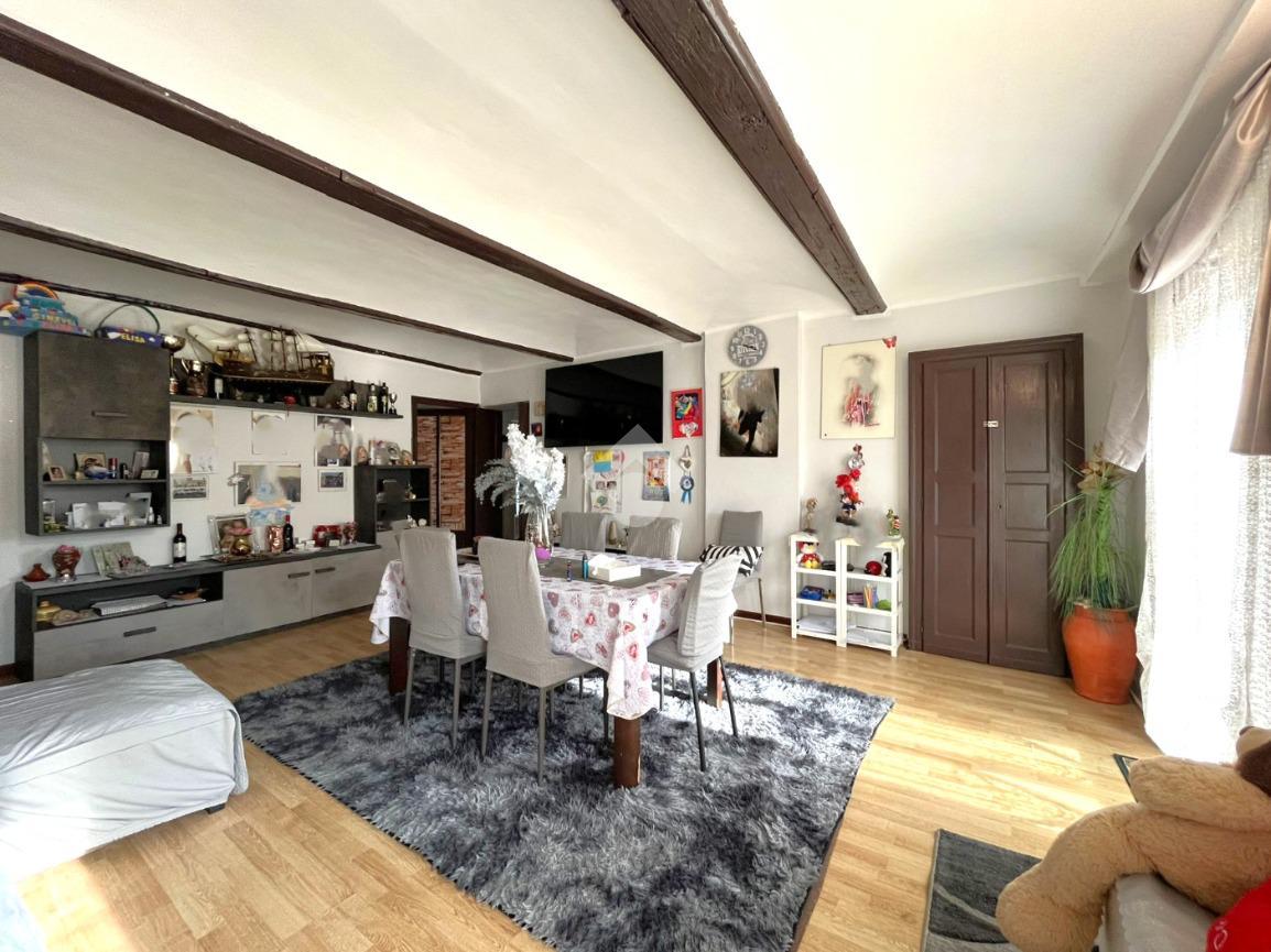 3-salle Appartement à Poirino, Italy No. 2097