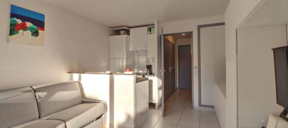 1 bedroom Apartment in Saint-Raphael, France No. 190392 2