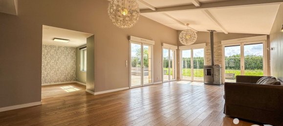 3 bedrooms House in Metzeresche, France No. 305782 2