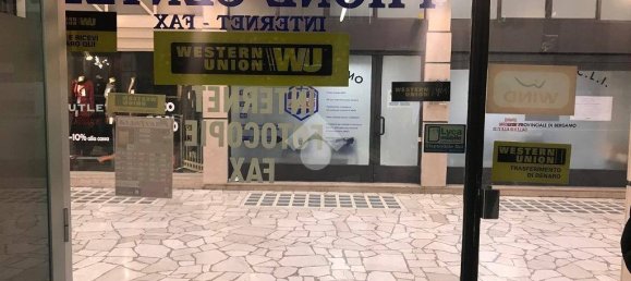 Propiedad comercial de 1 habitación en Bergamo, Italy No. 108227 3