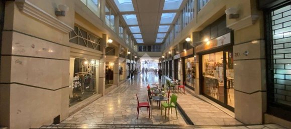 Propiedad comercial de 1 habitación en Bergamo, Italy No. 108227 5