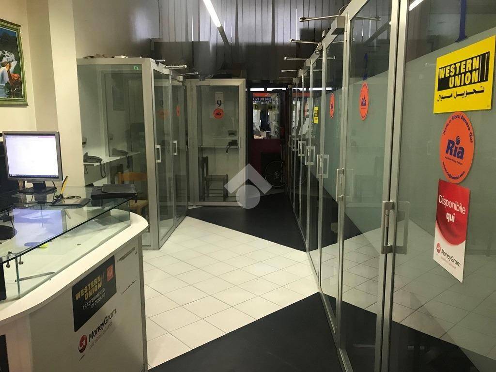 Propiedad comercial de 1 habitación en Bergamo, Italy No. 108227