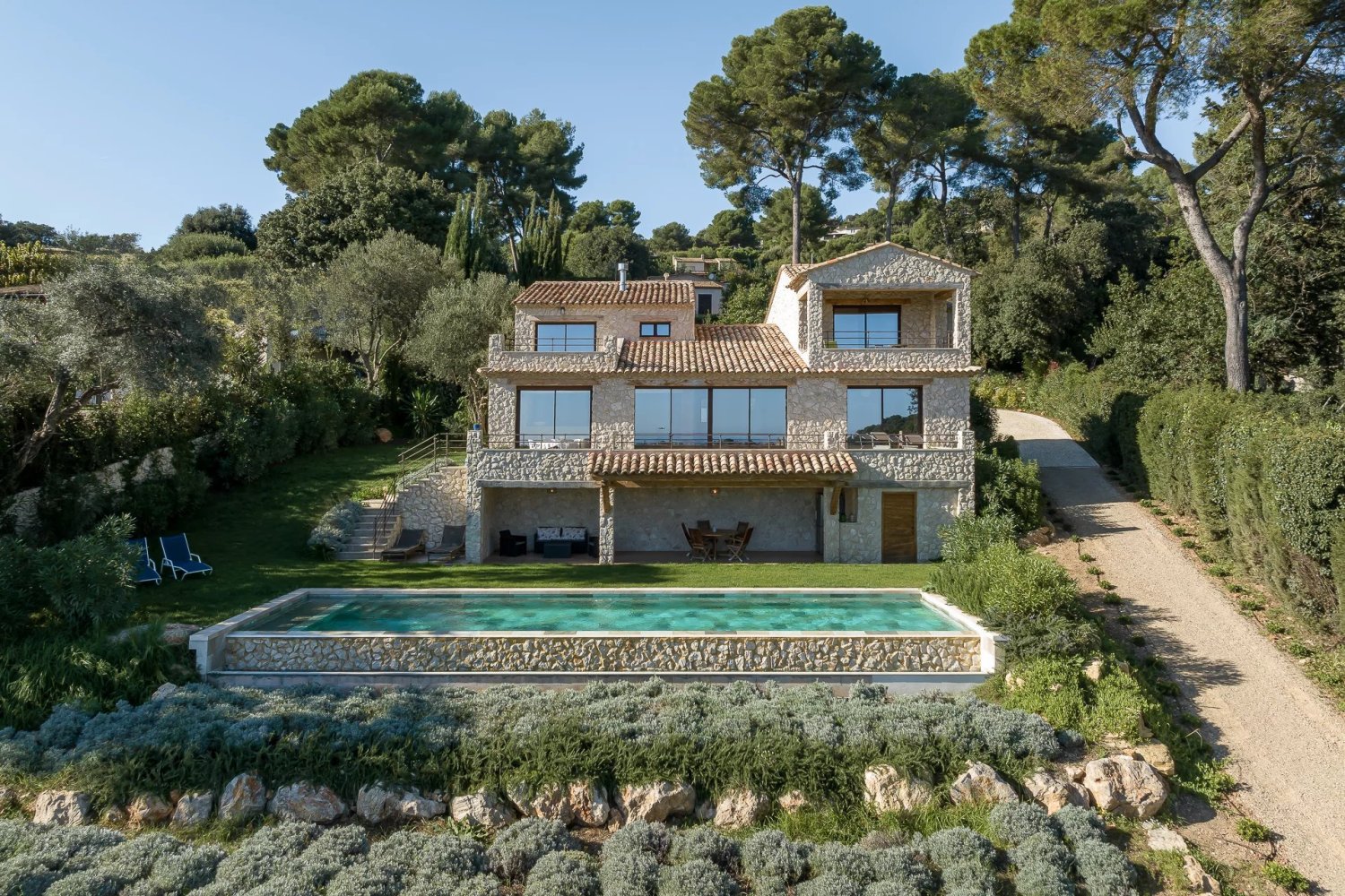 4 bedrooms Villa in Saint-Paul-de-Vence, France No. 2006
