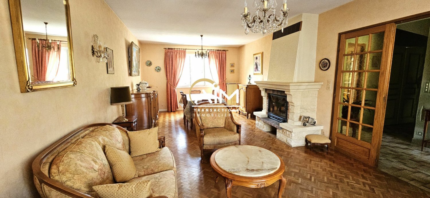 5 bedrooms House in Joue-les-Tours, France No. 231434