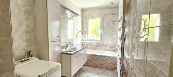 5 bedrooms House in Joue-les-Tours, France No. 231434 6