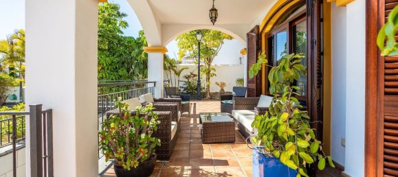5 bedrooms Villa in Adeje, Spain No. 27344 10