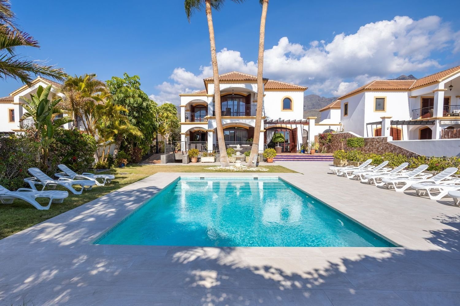 5 bedrooms Villa in Adeje, Spain No. 27344