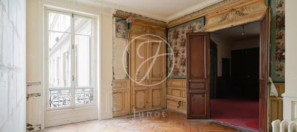 5 bedrooms Apartment in Paris, France No. 131351 29