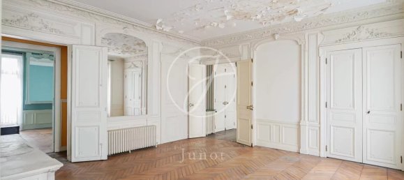 5 bedrooms Apartment in Paris, France No. 131351 12