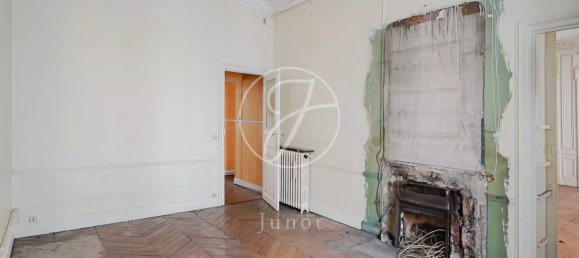 5 bedrooms Apartment in Paris, France No. 131351 24