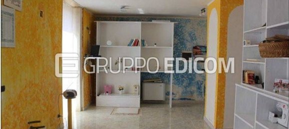 Квартира с 3 комнатами в Кассаро, Италия № 289671 8