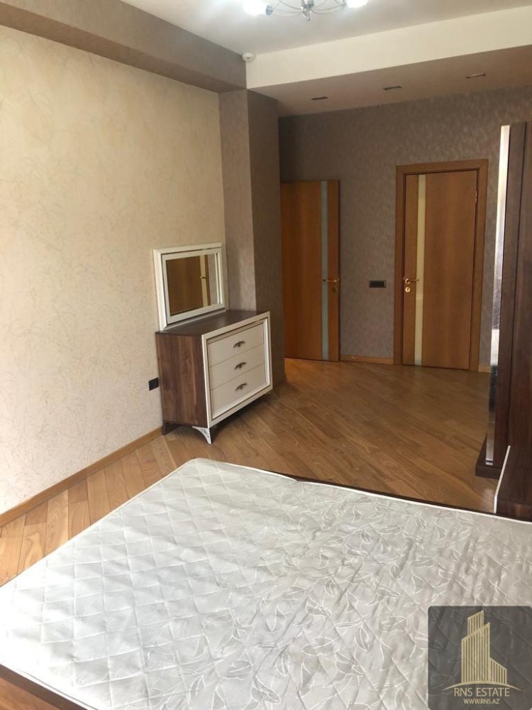 4 bedrooms Apartment in Nasimi, Azerbaijan No. 1261